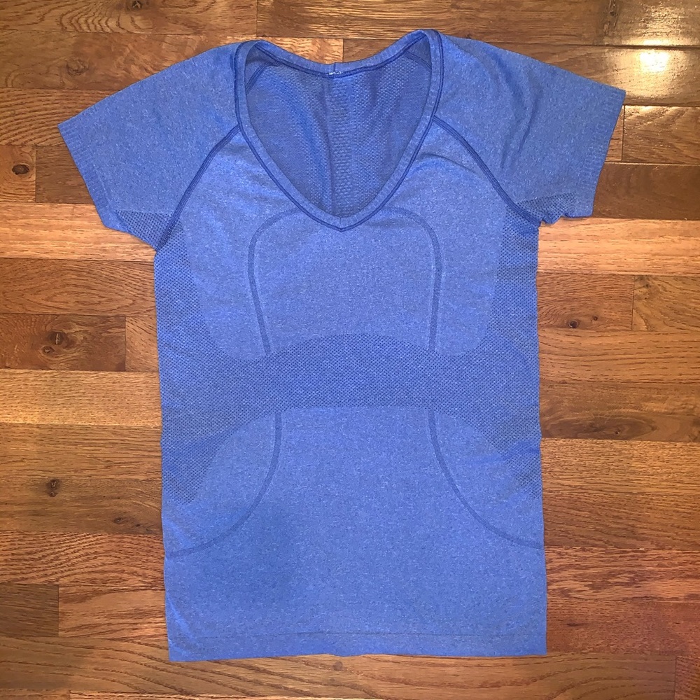 lululemon swiftly tech short sleeve v-neck top!!